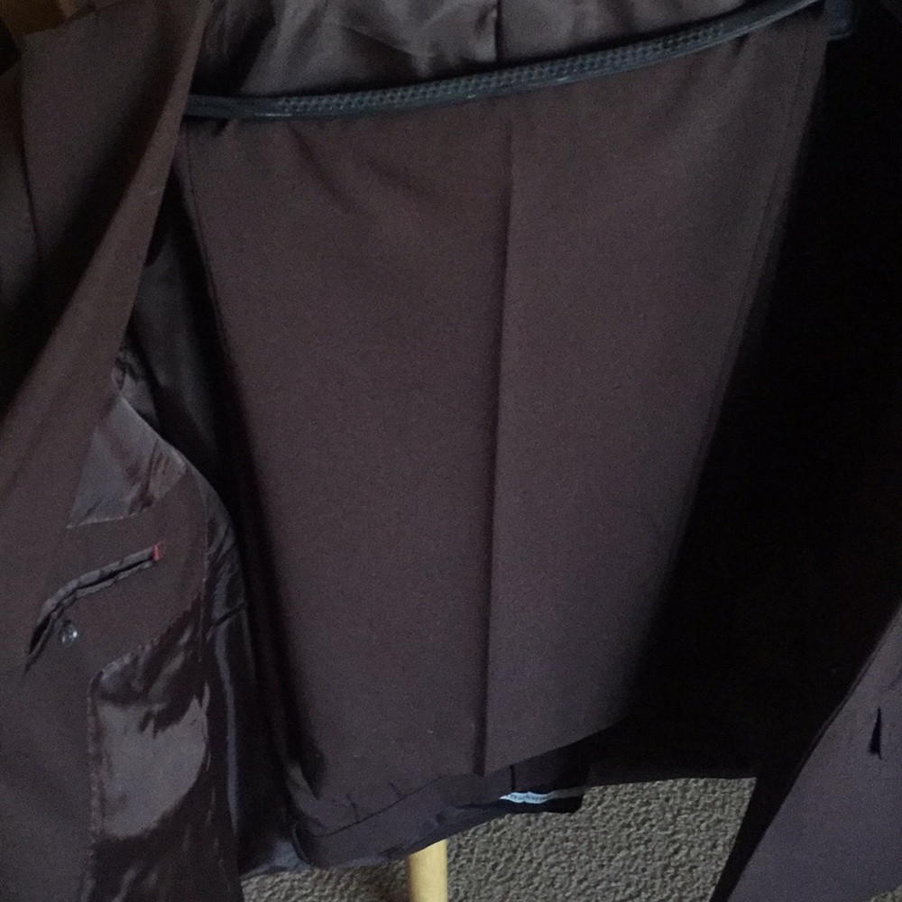 Suit - Picture 3 of 5